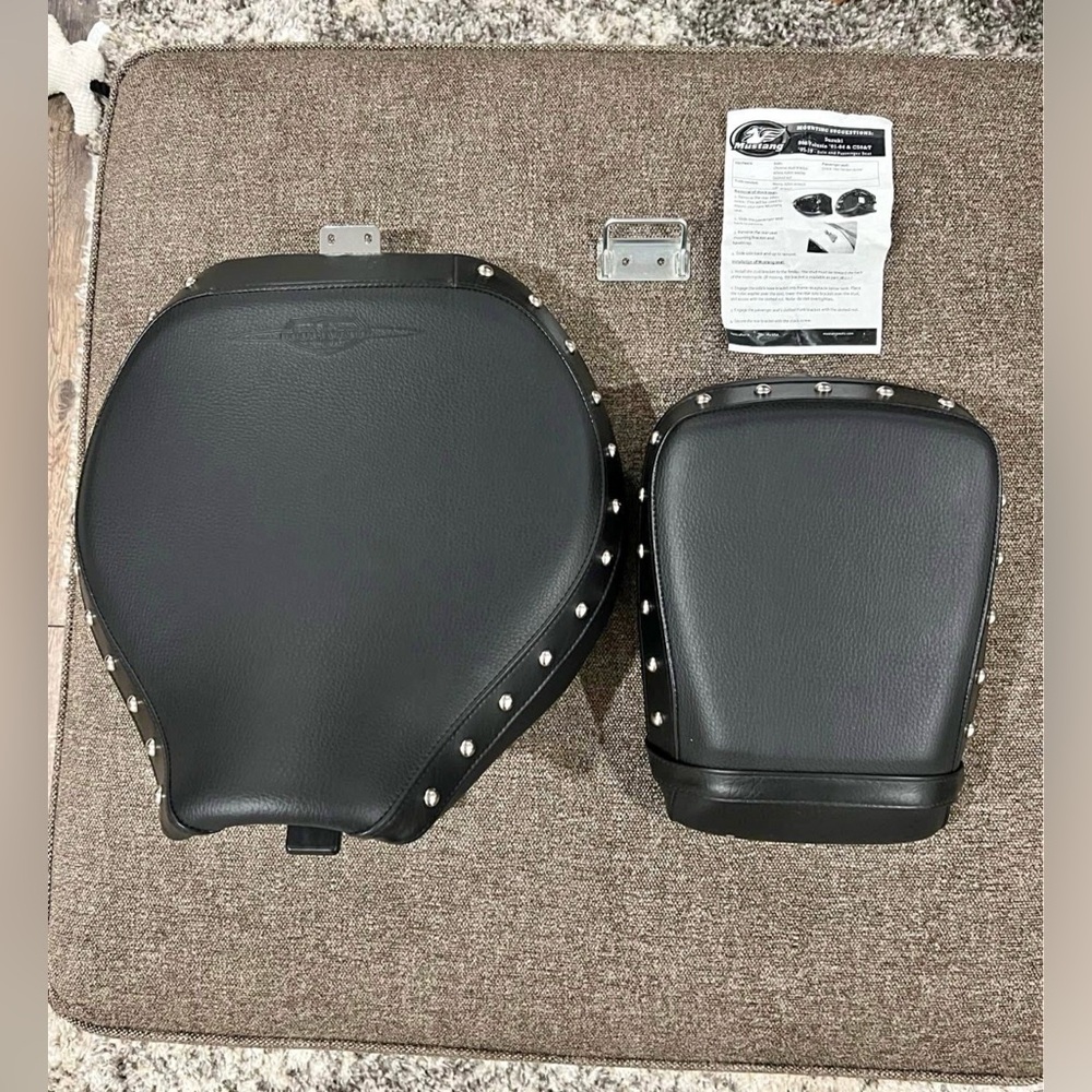 Mustang Touring Motorcycle Seat Suzuki Volusia VL800 2001–2008
